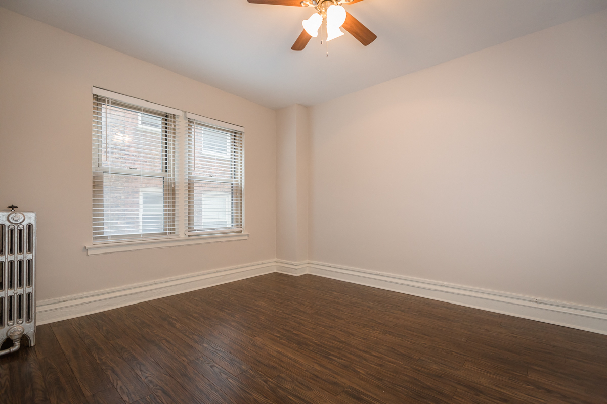 bedroom kenwood hyde park chicago apartment renovated two bedroom